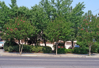 2201 N Wishon Ave in Fresno, CA - Building Photo - Building Photo