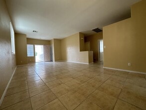 8701 Emsdale Ct in Las Vegas, NV - Building Photo - Building Photo