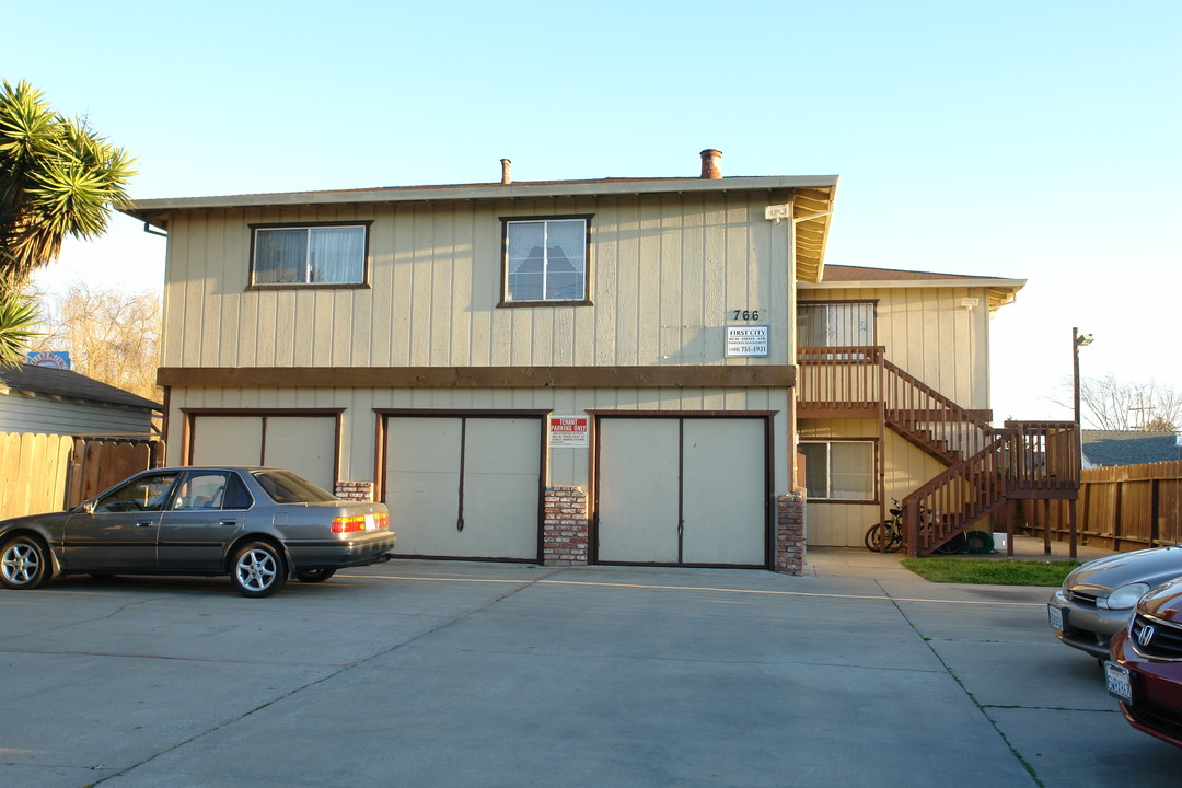 766 N Sanborn Rd in Salinas, CA - Building Photo