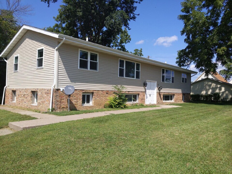 441 2nd Avenue D, Unit A in Silvis, IL - Foto de edificio