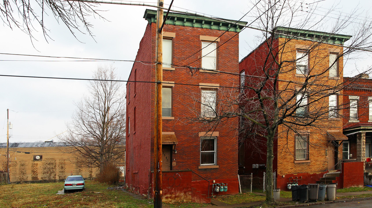 7345-7349 Bennett St in Pittsburgh, PA - Building Photo