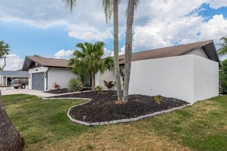 5811 Dory Way in Tampa, FL - Building Photo - Building Photo