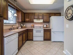 1745 David Ct in Ann Arbor, MI - Building Photo - Building Photo