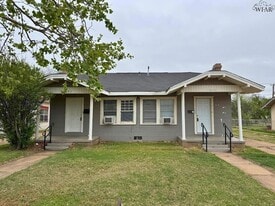 1661 1/2 Collins Ave in Wichita Falls, TX - Building Photo