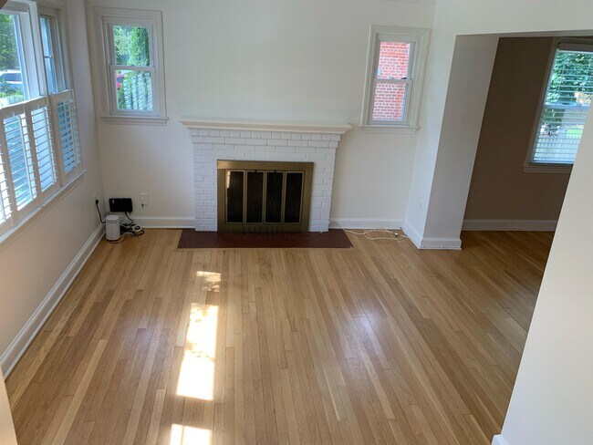 9511 Singleton Dr in Bethesda, MD - Building Photo - Building Photo