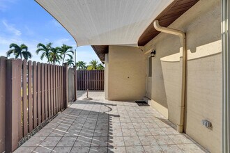 630 Sea Pine Way in Greenacres, FL - Building Photo - Building Photo