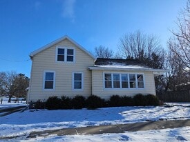 1726 Iowa St in Oshkosh, WI - Building Photo