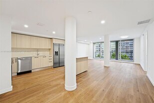 1500 Bay Rd, Unit N-0225 in Miami Beach, FL - Building Photo