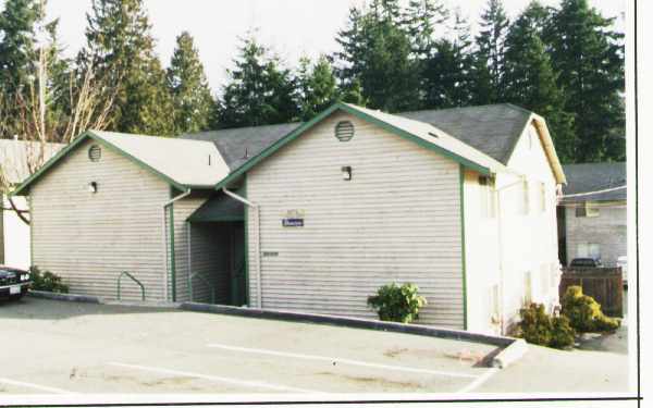 20415 28th Ave W in Lynnwood, WA - Building Photo