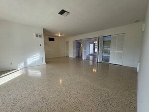 5290 38th Way S in St. Petersburg, FL - Foto de edificio - Building Photo