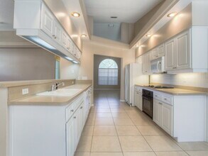 1484 E Lake Woodlands Pkwy in Oldsmar, FL - Foto de edificio - Building Photo