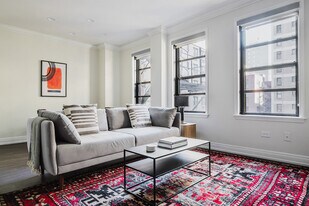 200 E Chestnut St in Chicago, IL - Building Photo