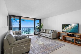 2201 S Ocean Dr, Unit 1102 in Hollywood, FL - Building Photo - Building Photo