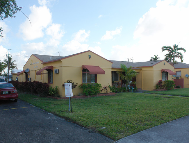 1741 Moffett St in Hollywood, FL - Building Photo - Building Photo