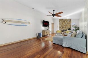 9414 Laura Anne Dr in Seminole, FL - Building Photo