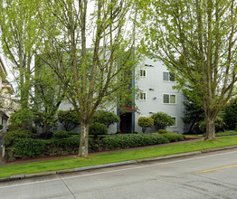 5511 32nd Ave NW in Seattle, WA - Foto de edificio - Building Photo