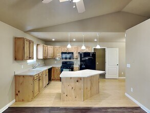 3703 Lake Vista Dr in Saratoga Springs, UT - Building Photo - Building Photo
