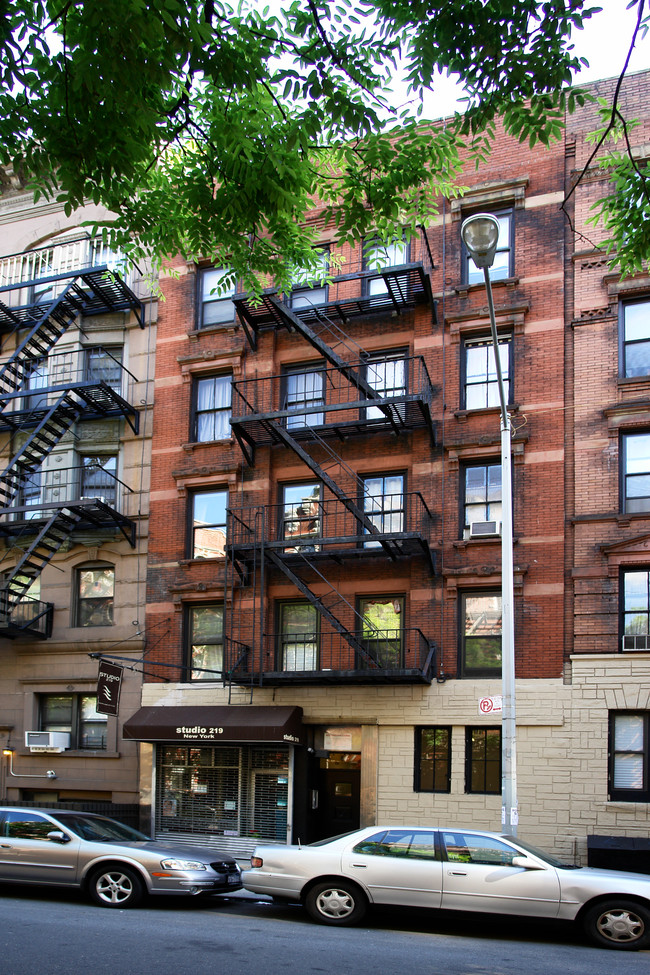 217-219 W 16th St in New York, NY - Foto de edificio - Building Photo