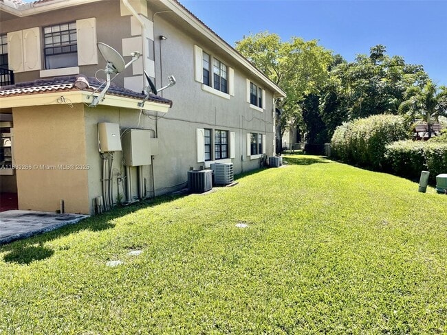 2624 Riverside Dr in Coral Springs, FL - Building Photo - Building Photo