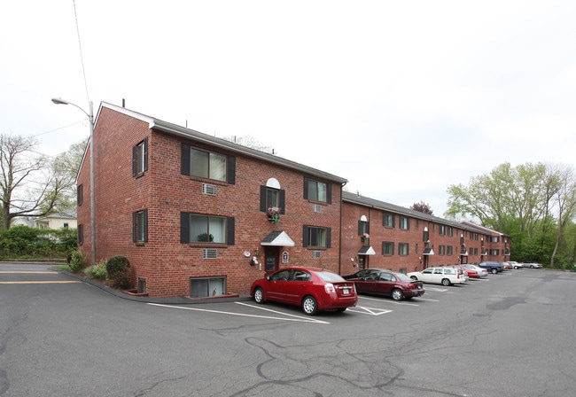 Brook Edge in Chicopee, MA - Foto de edificio - Building Photo