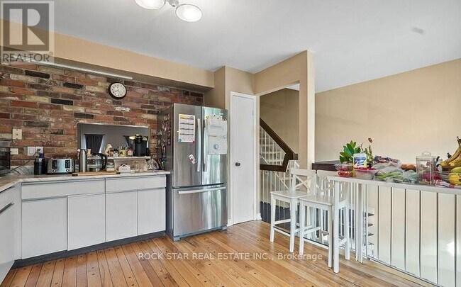 70 Upper Canada Dr in Toronto, ON - Building Photo - Building Photo