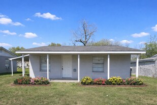 1311 Fred St in El Campo, TX - Building Photo