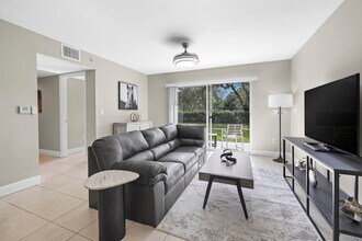1400 Crestwood Ct S in Royal Palm Beach, FL - Building Photo - Building Photo