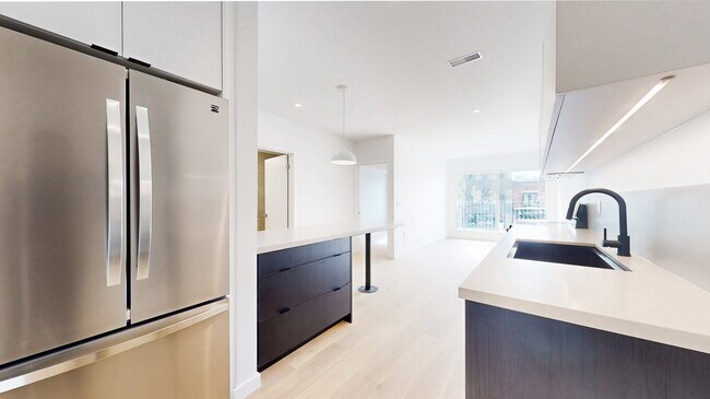 3122 Dundas St W in Toronto, ON - Building Photo - Building Photo