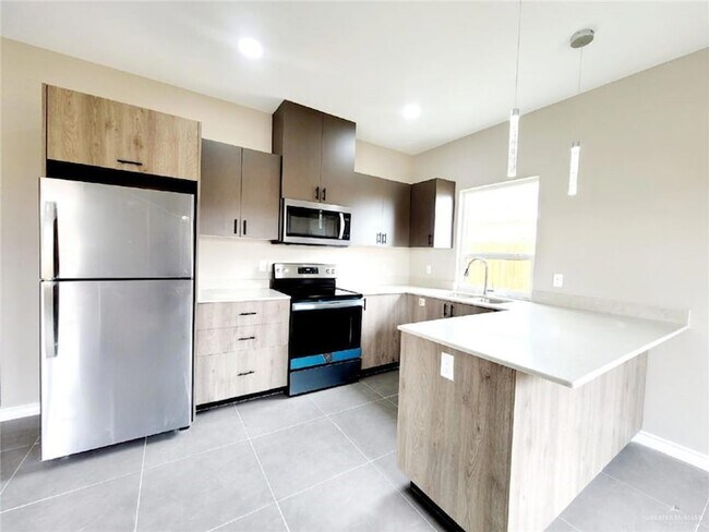 3309 Frio Ave, Unit 4 in McAllen, TX - Building Photo - Building Photo