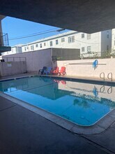 5361 Russell Ave in Los Angeles, CA - Building Photo - Building Photo