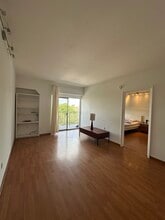 1960 Marseille Dr, Unit 302 in Miami Beach, FL - Building Photo - Building Photo