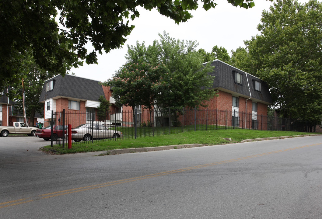 Northeast View Apartments in Kansas City, MO - Building Photo