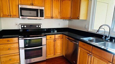 4452 Del Valle Pkwy in Pleasanton, CA - Building Photo - Building Photo