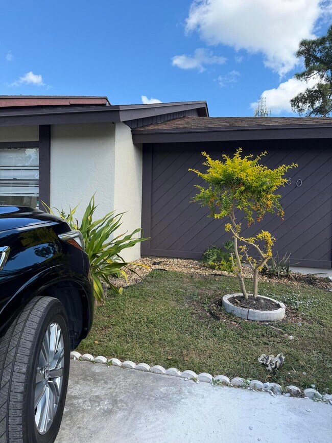 3760 Mil-Stream Ct in Greenacres, FL - Foto de edificio - Building Photo