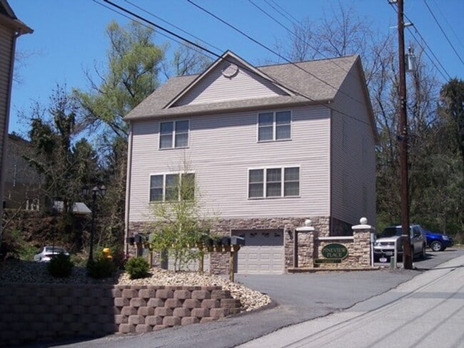 property at 8 Pineview Dr