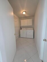 6186 Winrock Rd in Greenacres, FL - Building Photo - Building Photo