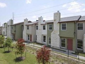 6900 E Riverside Dr-Unit -16 in Austin, TX - Building Photo - Building Photo