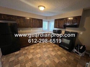 1596 W Minnehaha Ave in St. Paul, MN - Building Photo - Building Photo
