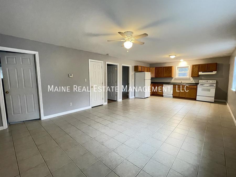 1835 Hammond St in Hermon, ME - Building Photo