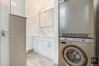 WEST 72 STREET in New York, NY - Building Photo - Building Photo