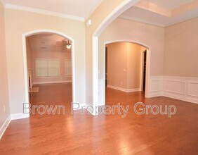 10 Spring Pond Ln in Spring Lake, NC - Building Photo - Building Photo