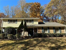 1300 Northshore Dr in Roswell, GA - Building Photo