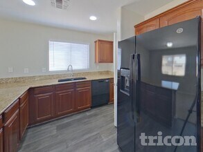 43386 W Arizona Ave in Maricopa, AZ - Foto de edificio - Building Photo