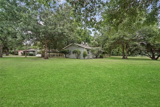 2122 Stadium Dr in Alvin, TX - Building Photo - Building Photo