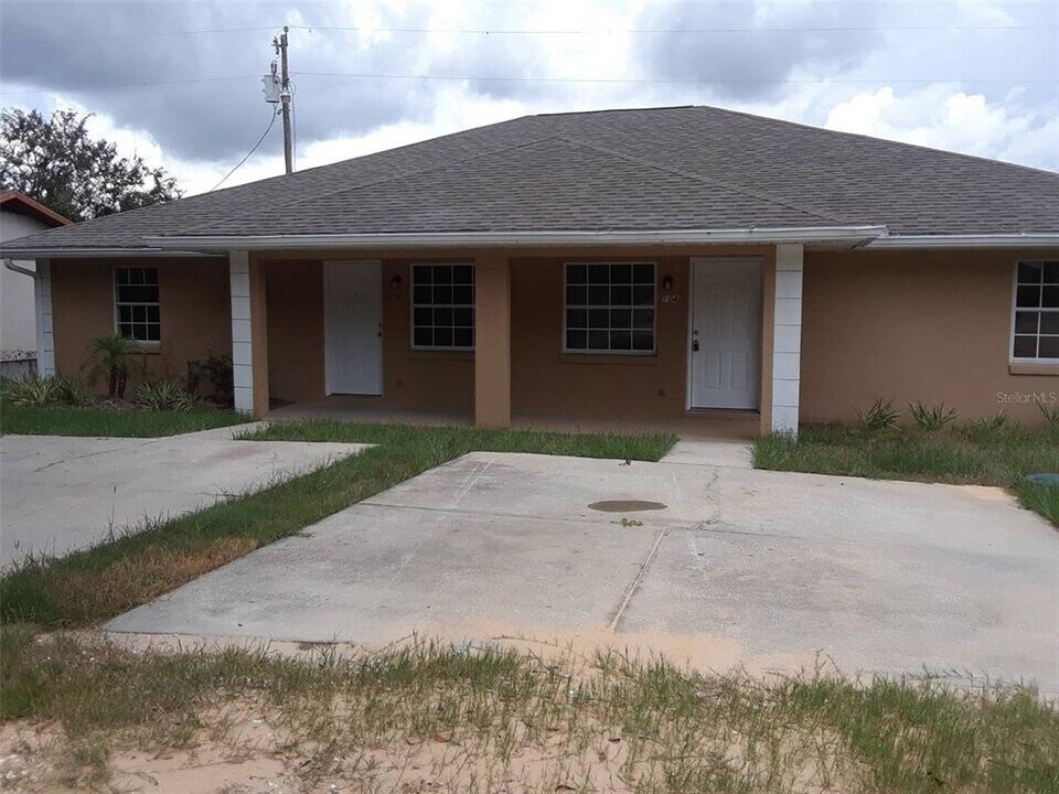 104 Berger Ct in Mascotte, FL - Building Photo