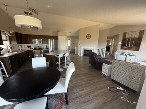 4610-4662 62 Ave in Cold Lake, AB - Building Photo - Building Photo