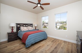 1007 Turnstone Rd in Carlsbad, CA - Foto de edificio - Building Photo