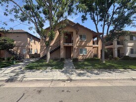 2534 W Oriole Ave in Visalia, CA - Building Photo