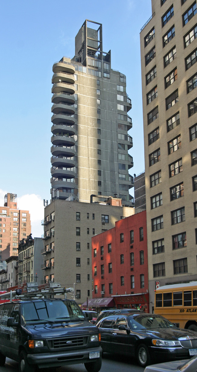 926 Second Ave in New York, NY - Building Photo - Building Photo