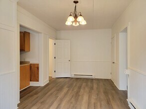 81 N Church St, Unit Apt A in Ephrata, PA - Foto de edificio - Building Photo